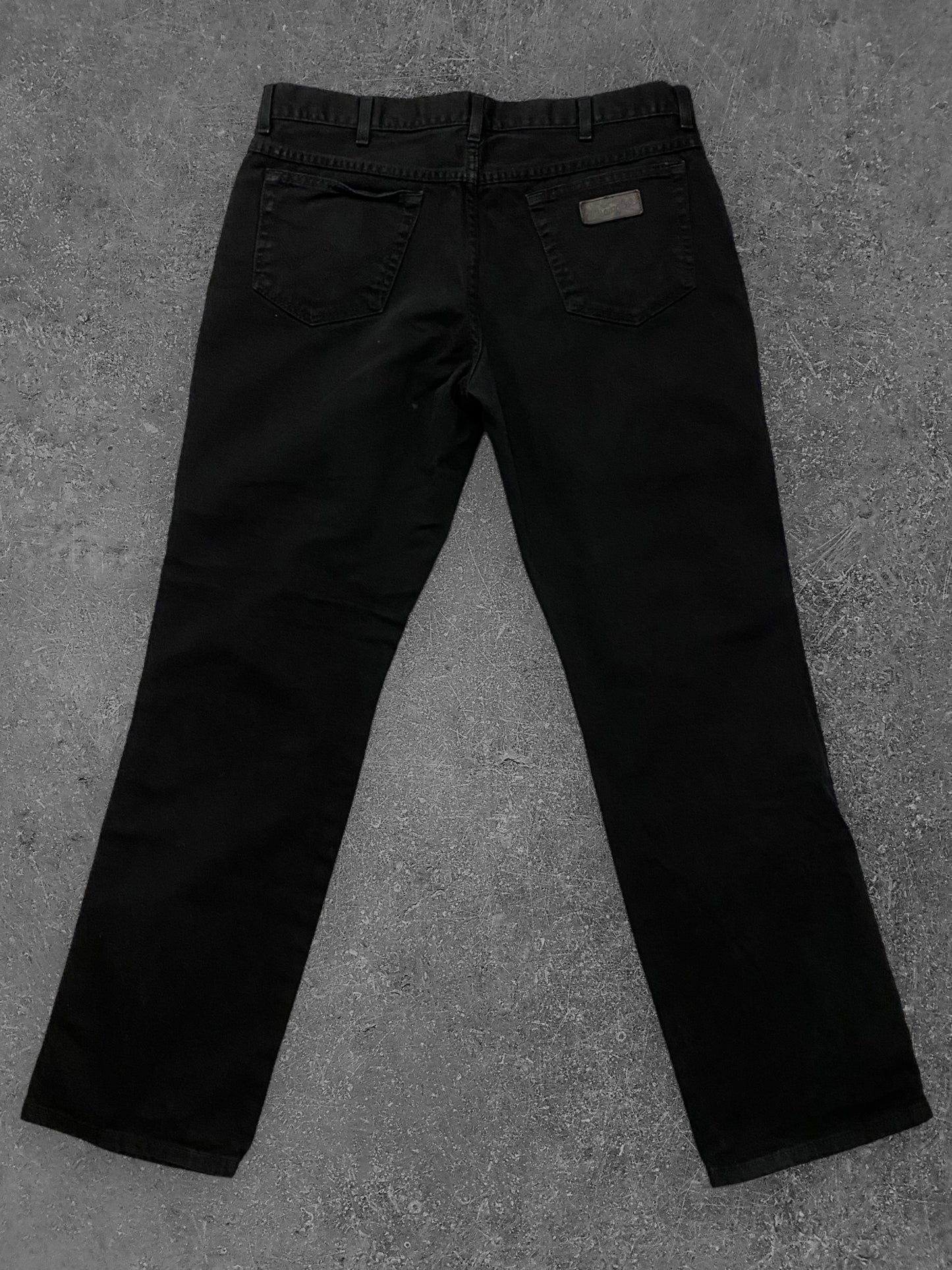 Mustat Wrangler Farkut (W38, L32)