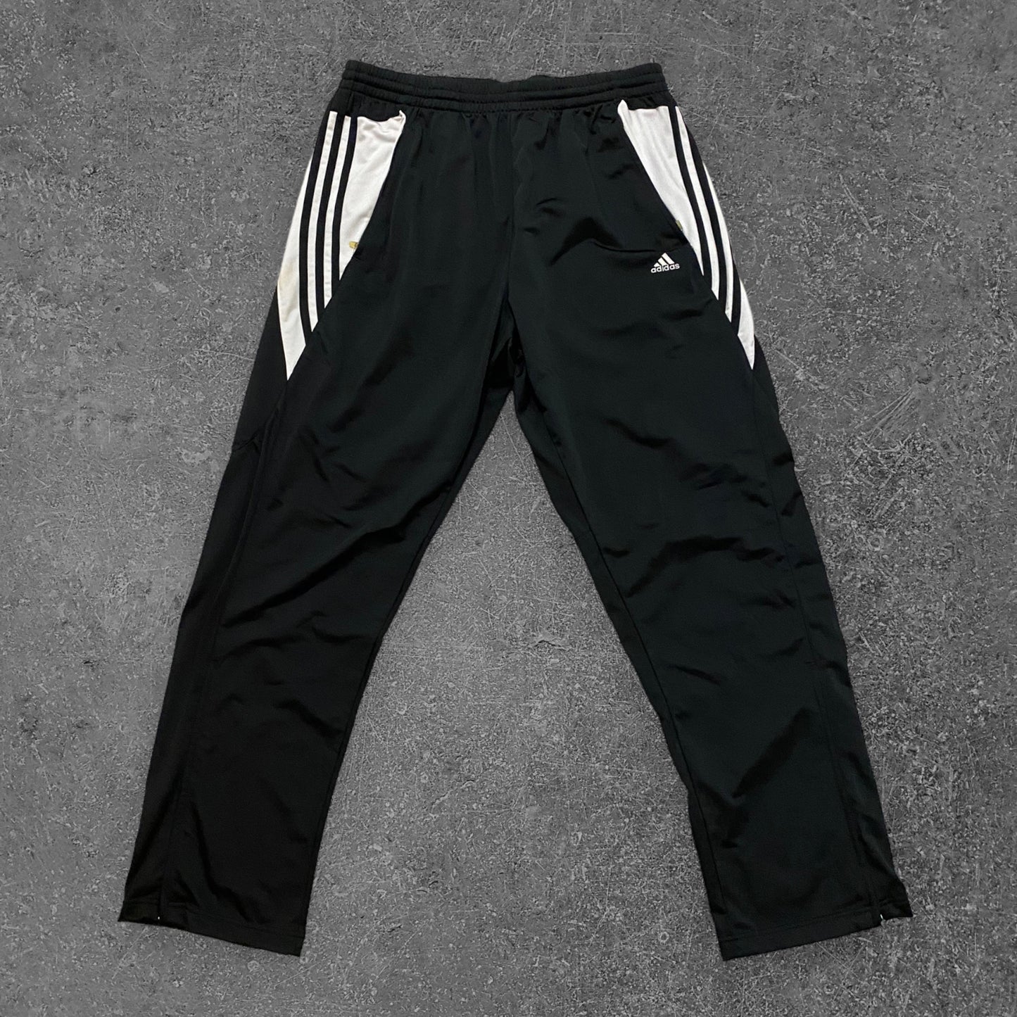 2000-luvun alun Adidas Verkkarit (L/XL)