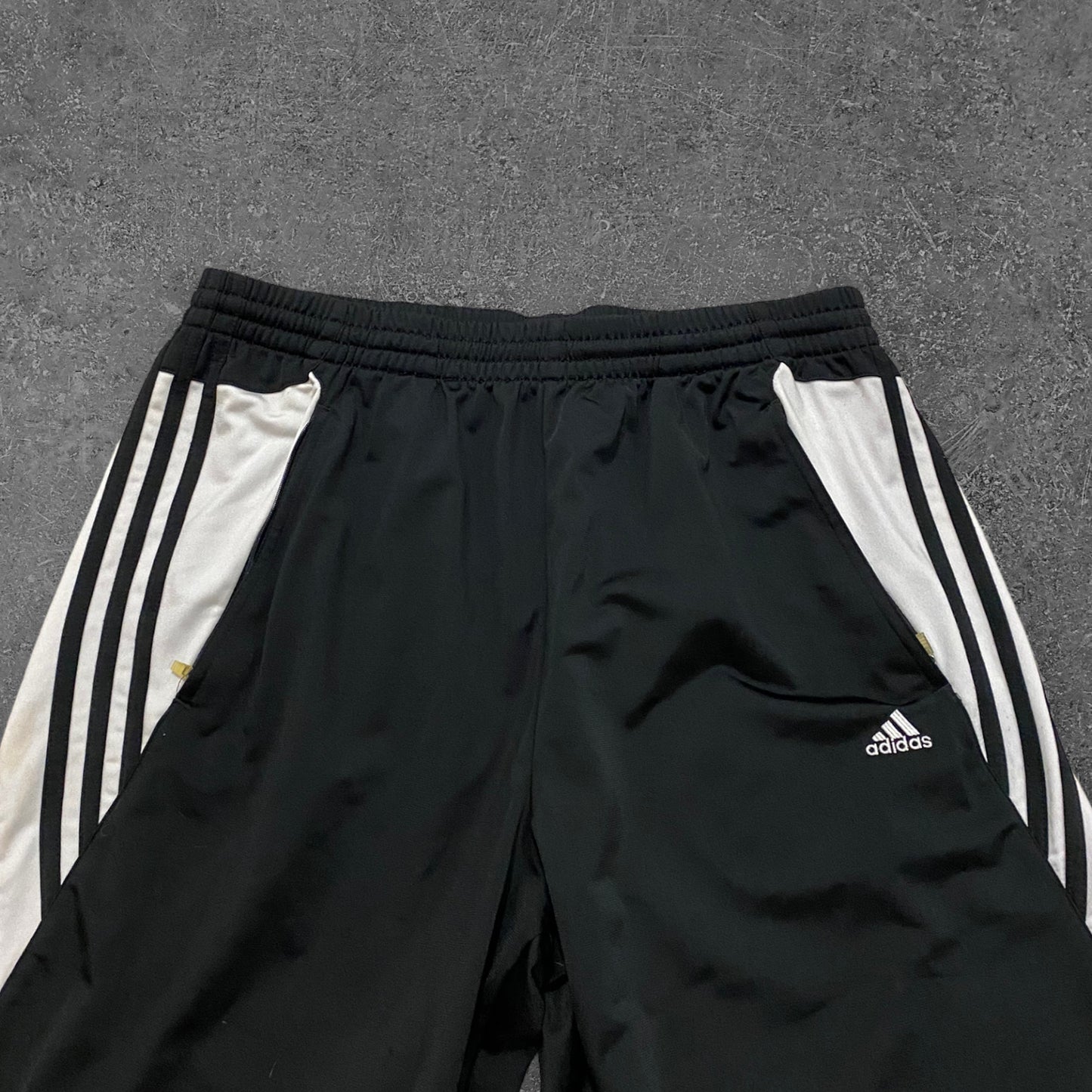 2000-luvun alun Adidas Verkkarit (L/XL)