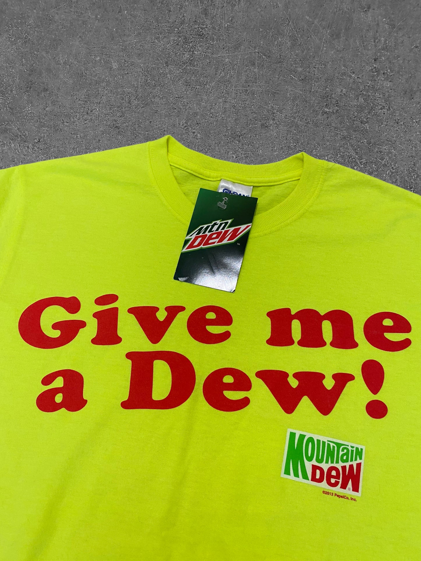 Käyttämätön 2013 Mountain Dew T-Paita (S)