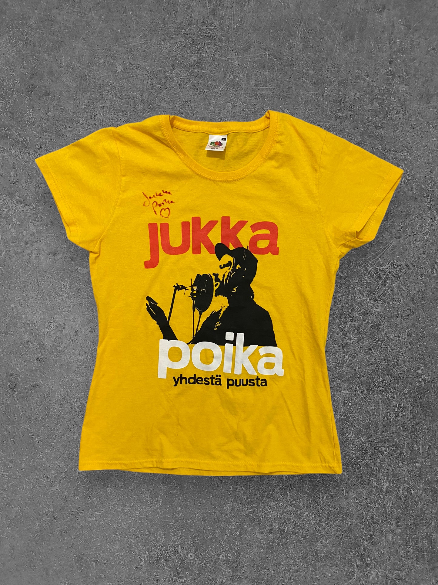 Jukka Poika Bändipaita Nimikirjoituksella (M)