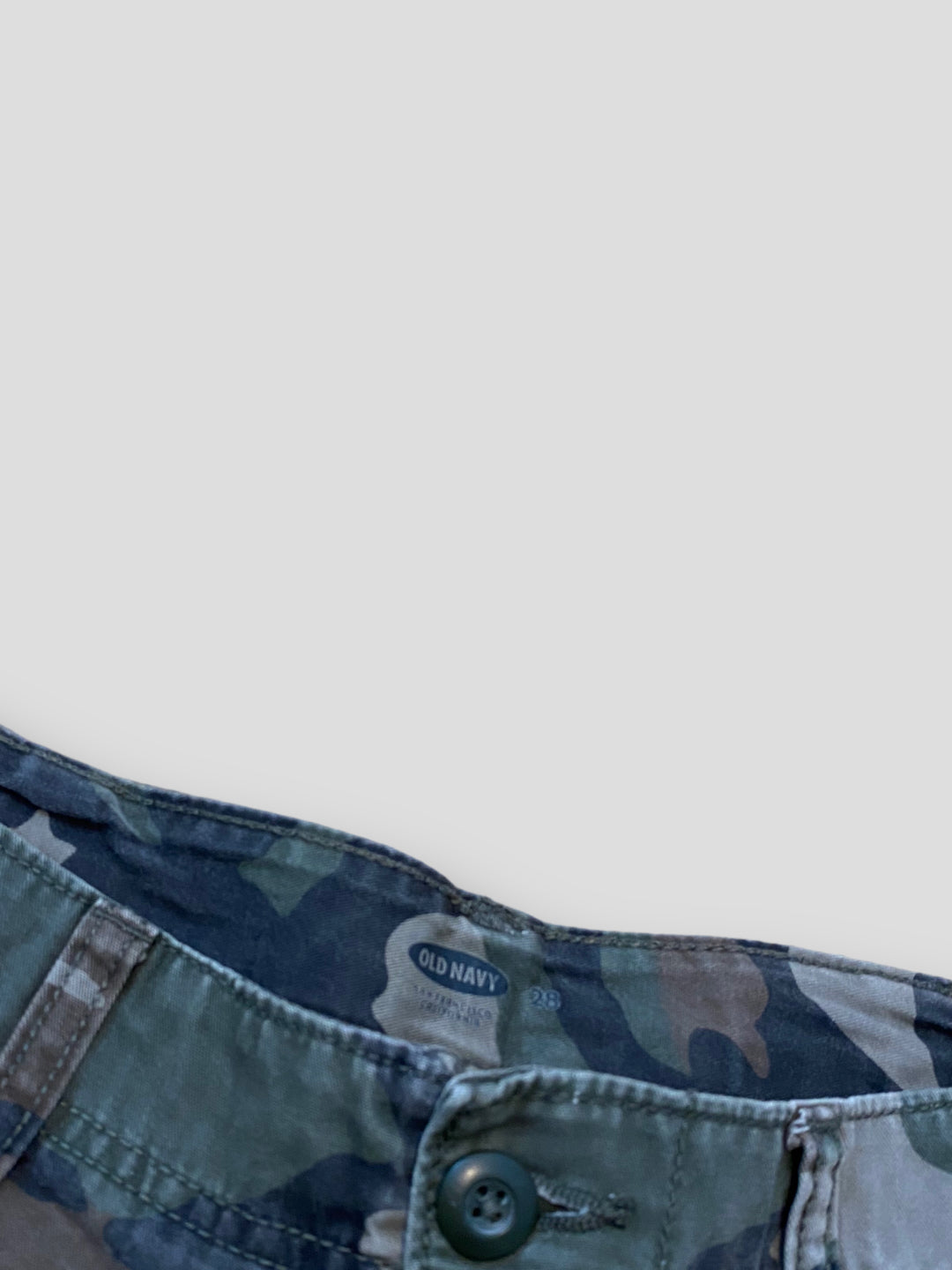 Old Navy Camo Shortsit (W28)
