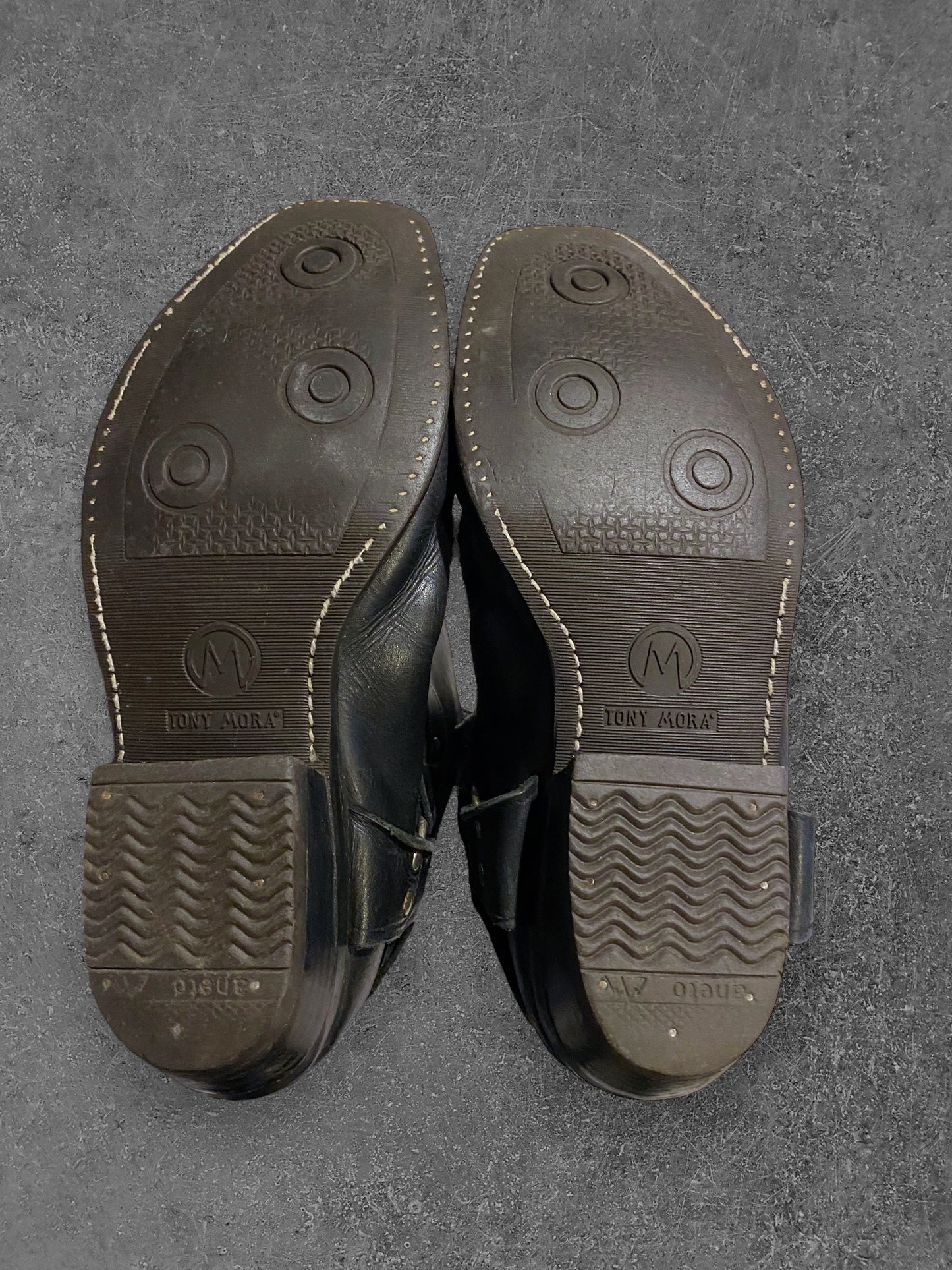 Mustat Bootsit (43)