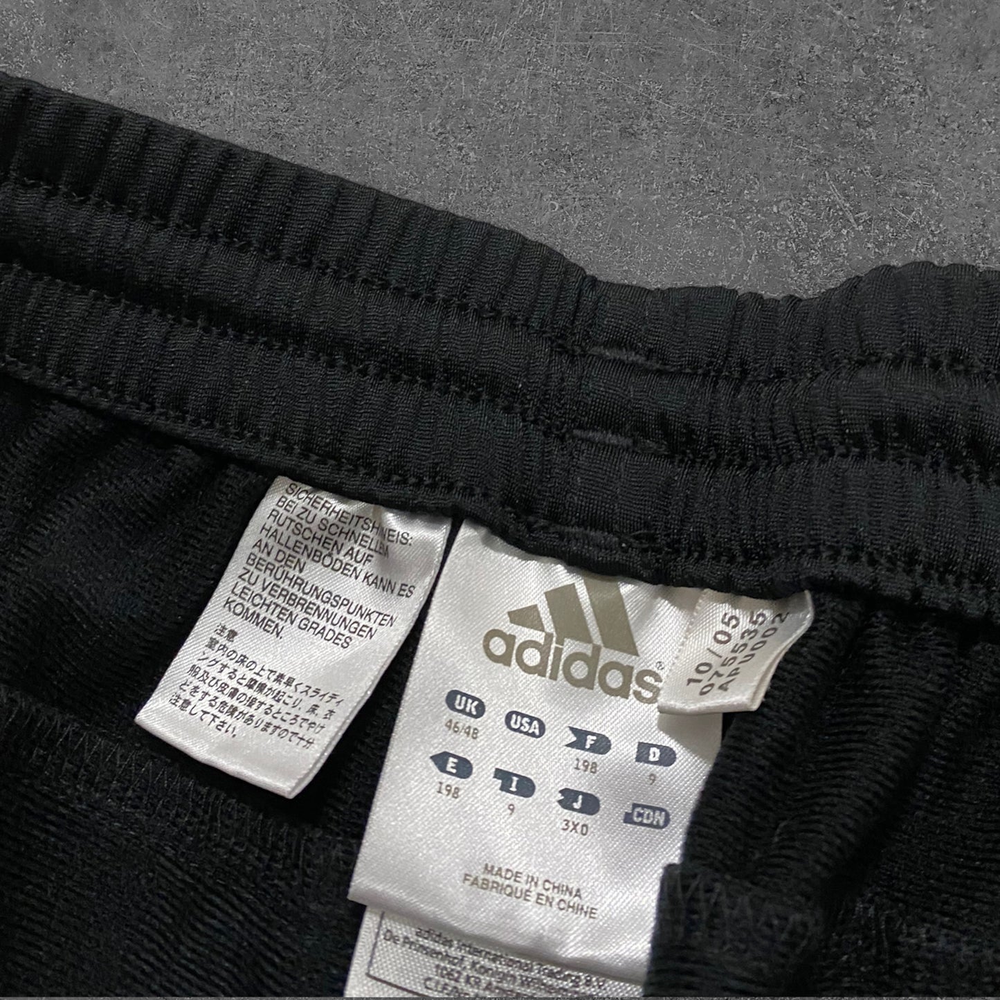 2000-luvun alun Adidas Verkkarit (L/XL)